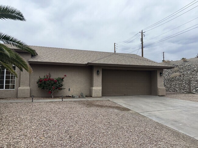 Foto del edificio - Unfurnished Pool Home