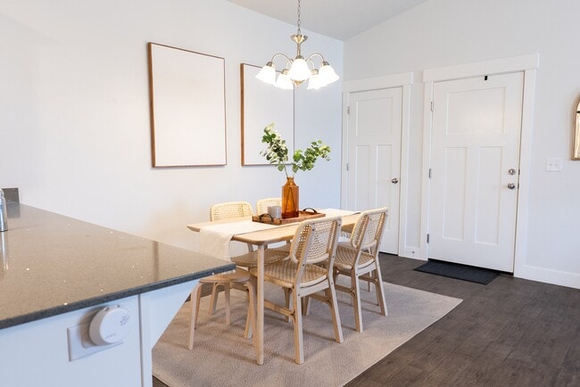 Foto del edificio - 4873 Poplar Wy