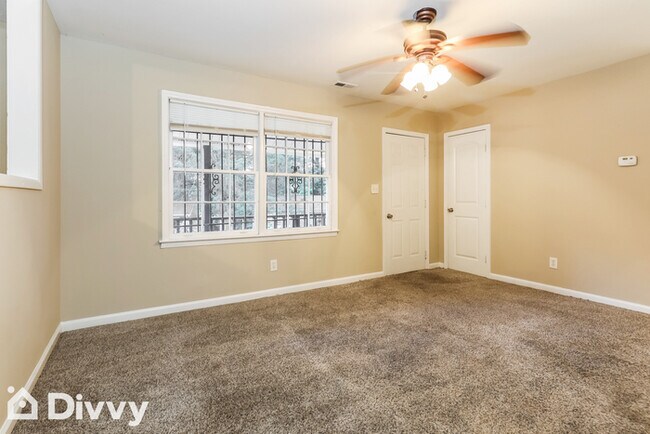 Building Photo - 624 Robert E Lee Pkwy