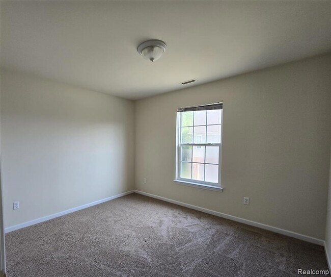 Foto del edificio - 27601 Hidden Oaks Dr