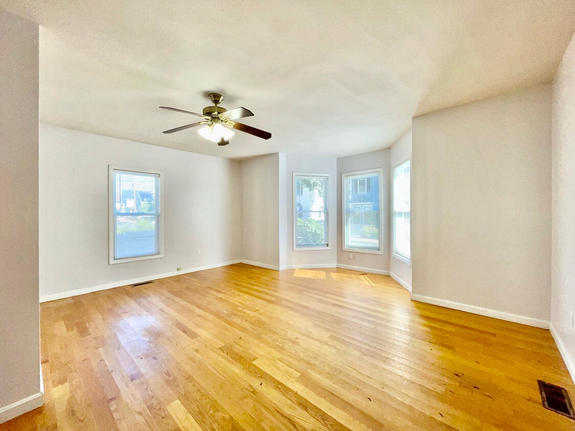 Living Room - 63 Lane St