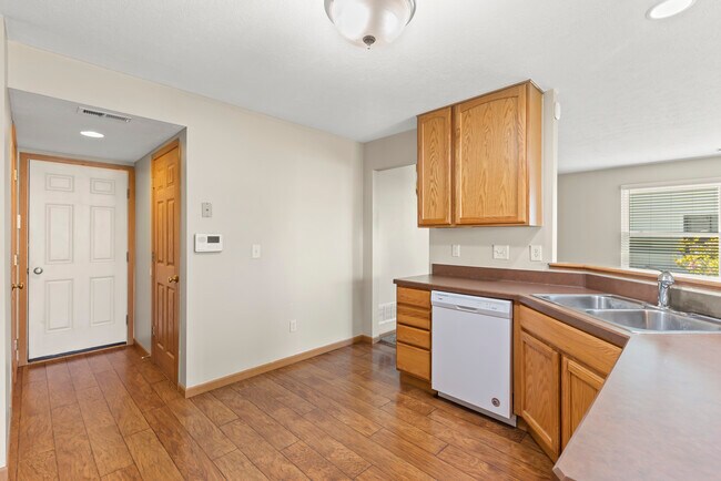 Foto del edificio - 5762 Annmary Rd