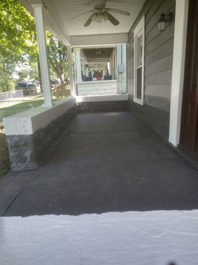 Building Photo - Large Custom-Remodeled (2022) Home with 7-...