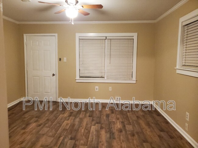 Foto del edificio - 4006 Foster Ave SW