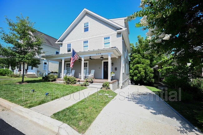 Photo - 2314 N Kenmore St House