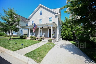 Building Photo - 2314 N Kenmore St