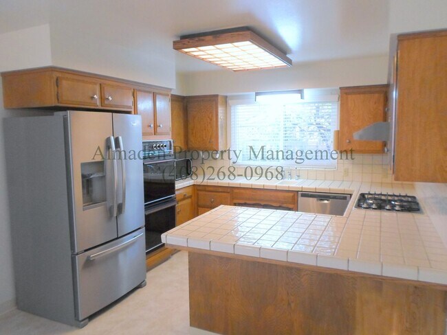Foto del edificio - Spacious Home in Almaden Valley w/ Central...