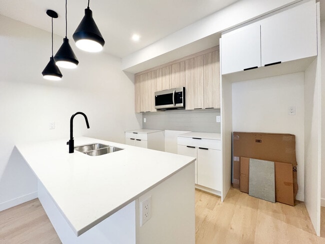 Building Photo - 9326-9153 153 St NW