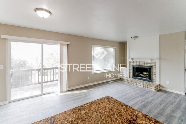 Building Photo - 6 Bedroom in Kearns!