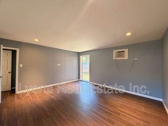 Foto del edificio - 8406 Sevigny Dr