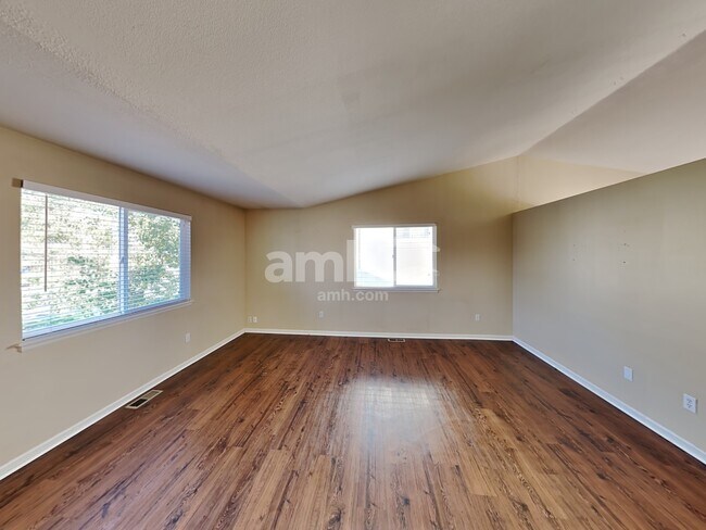 Building Photo - 160 Mountain Ash Court