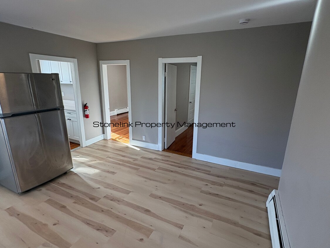 Foto principal - *65 W Cole Street