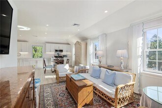 Building Photo - 342 Boulevard