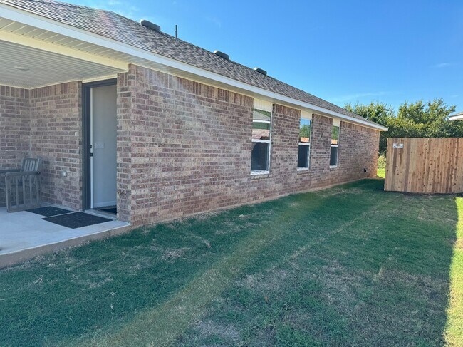Building Photo - 11432 SW 12th St