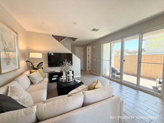 Foto del edificio - 916 Cottonwood Hl Pl