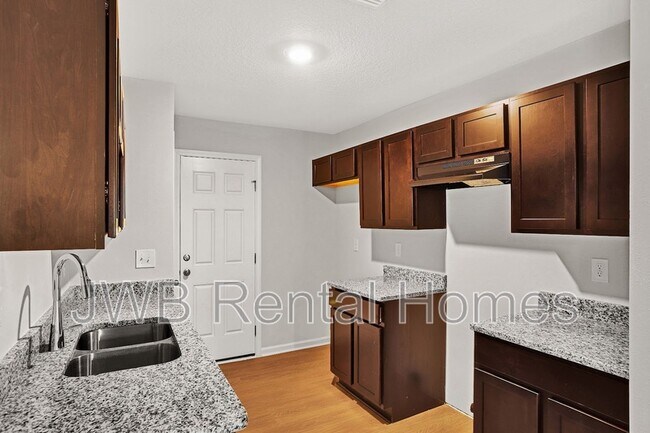 Foto del edificio - 6009 Dunmire Ave