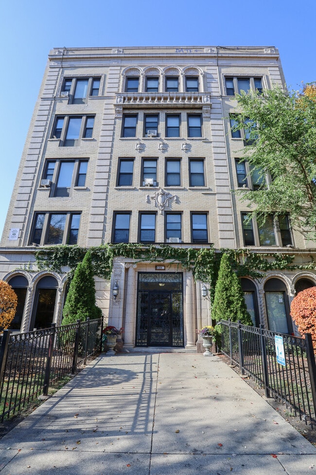 Building Photo - 5326 S Cornell Ave