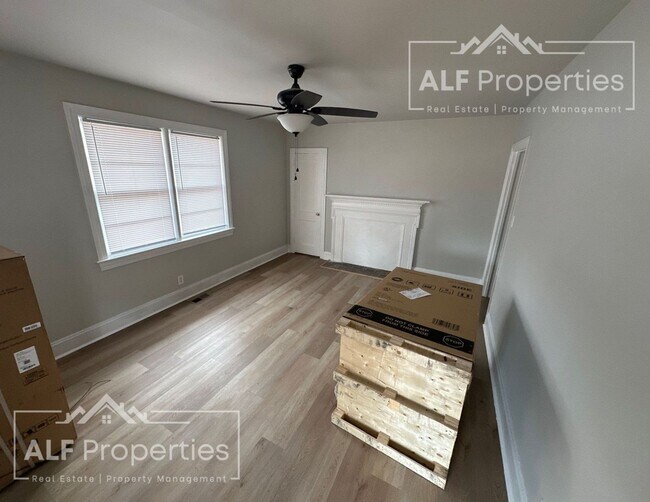 Foto del edificio - Newly Renovated 2-Bedroom Home on a Corner Lot