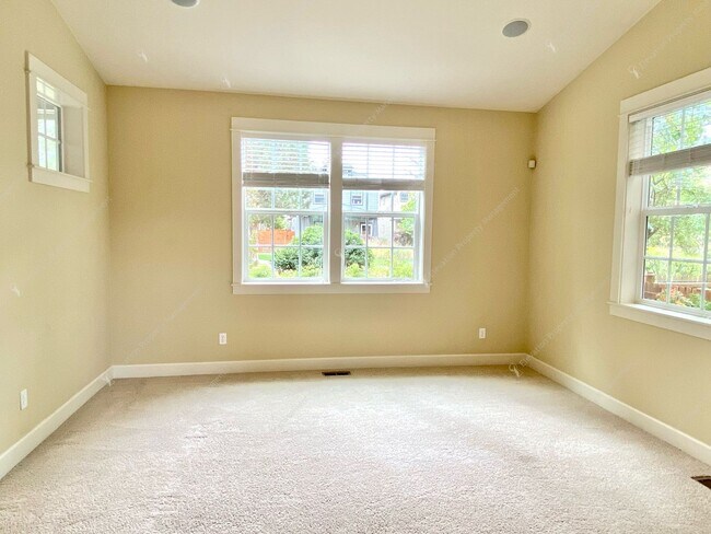 Building Photo - Charming Greenway Home in Larkspur with Va...