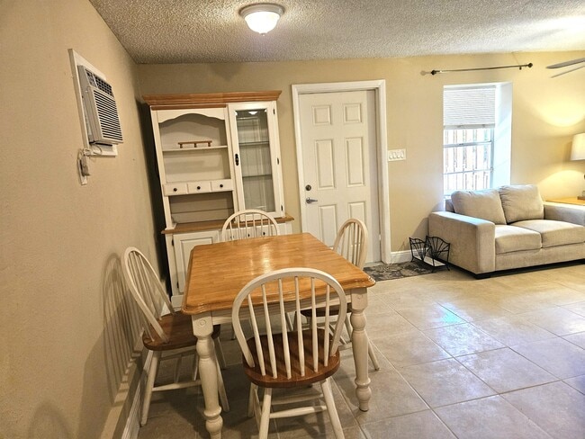 Foto del edificio - 206 Edgewood Dr