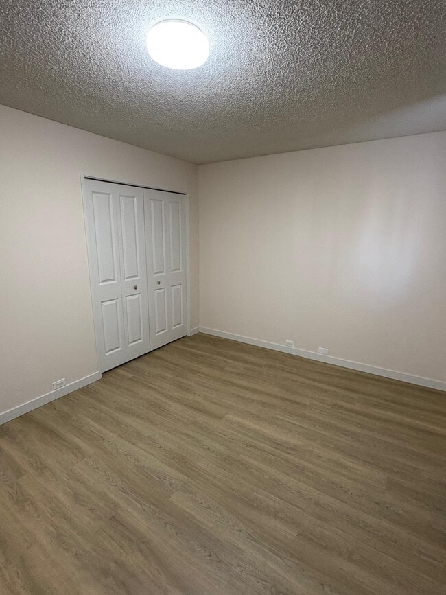 Building Photo - 3 Bed 2 Bath Unit in Calgary, AB