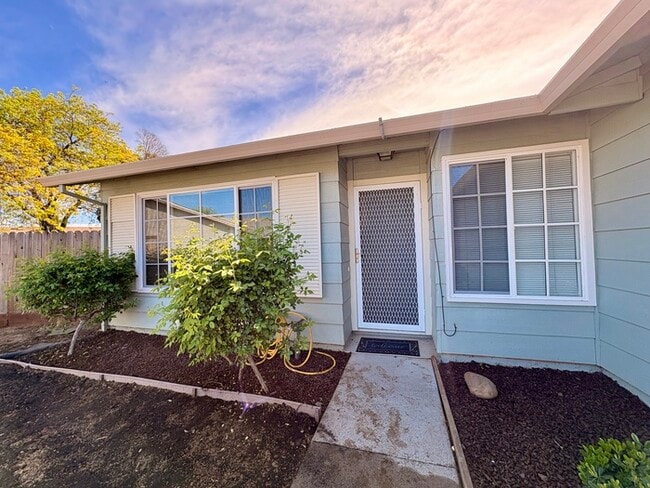 Photo - Beautiful 3 Bedroom, 2 full bathroom single story with HUGE backyard! For rent in Sacramento House