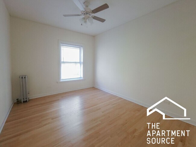 Foto del edificio - 3916 N Pine Grove Ave