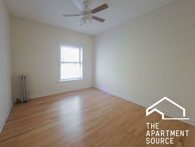 Photo - 3916 N Pine Grove Ave Apartment