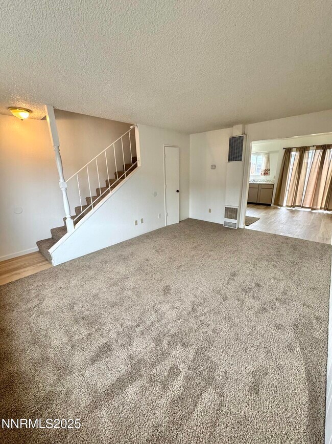 Foto del edificio - 827 Belli Dr