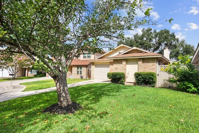 Building Photo - Charming 2-Bedroom Home in Kirby, Texas: Y...