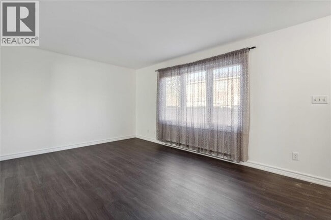 Building Photo - 885 Carleton Pl