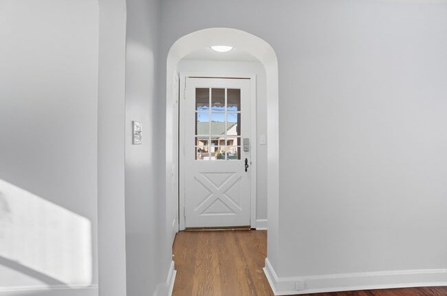 Building Photo - 3 Bedroom, 1.5 Bathroom Home in Cincinnati!