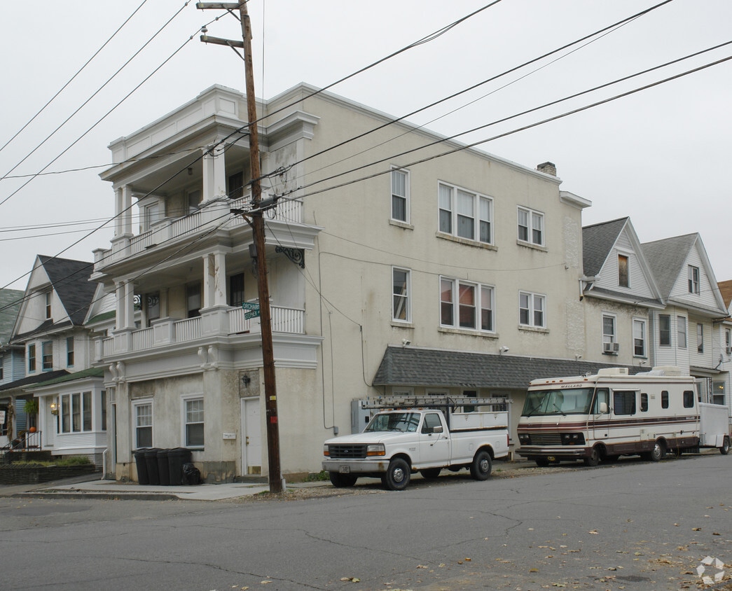 Primary Photo - 441 Orchard St