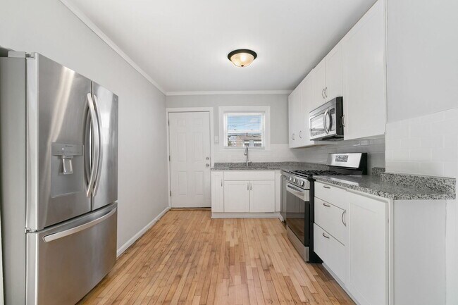 Foto del edificio - 1144 N Austin Blvd