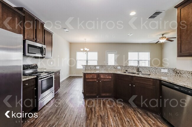 Foto del edificio - 1336 Bass Ln