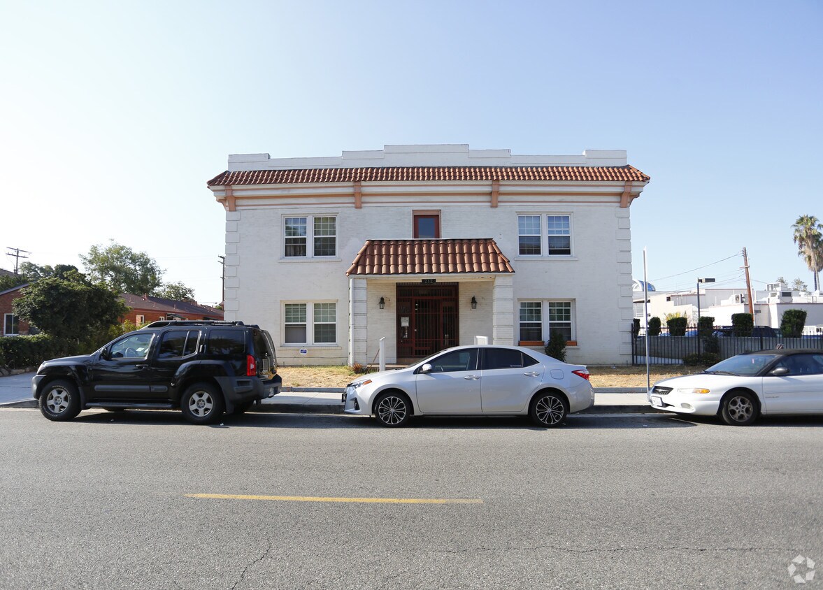 Building - 212 W Palmer Ave