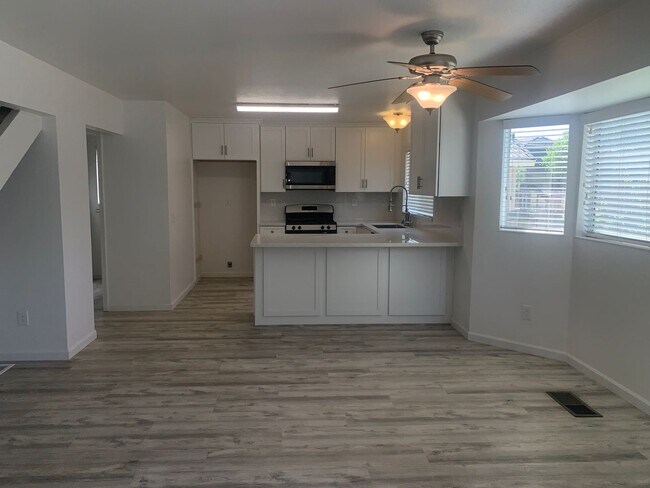 Foto del edificio - 2618 Valley Oak Way