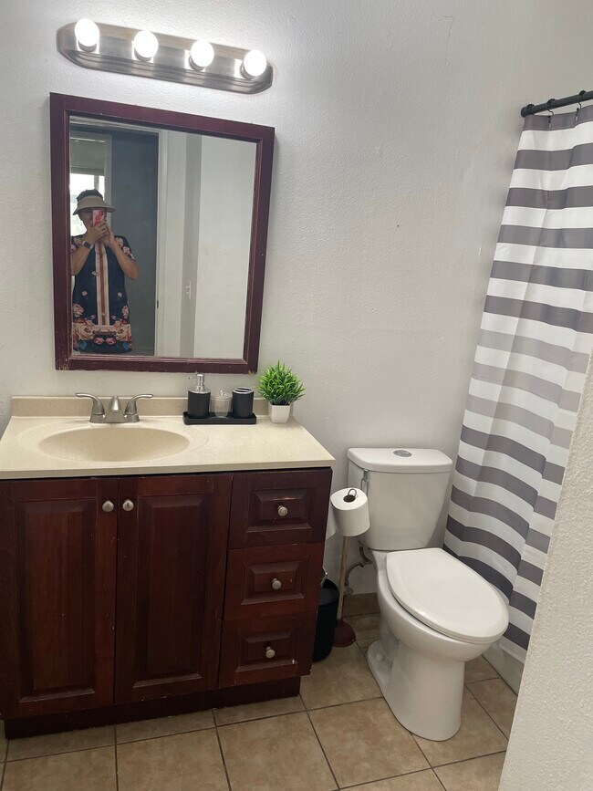 Bathroom - 3546 Del Sol Blvd