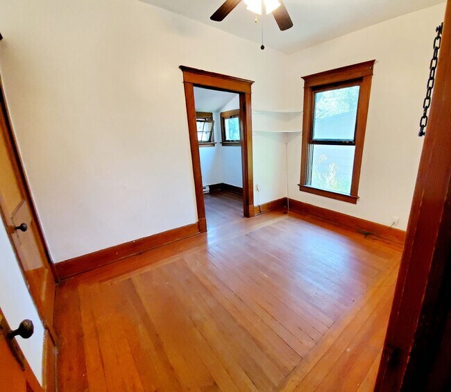 Foto del edificio - Charming, Spacious Rental in Old Town Fort Collins | Avail. 08/01/2026