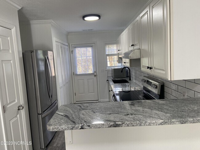Foto del edificio - 338 Emerald Cove Ct