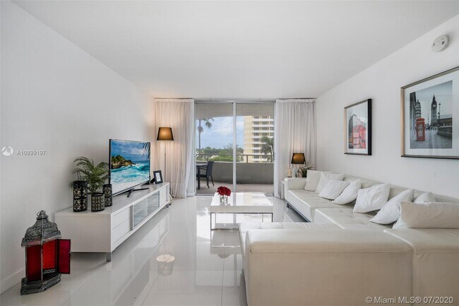 Building Photo - 5555 Collins Ave