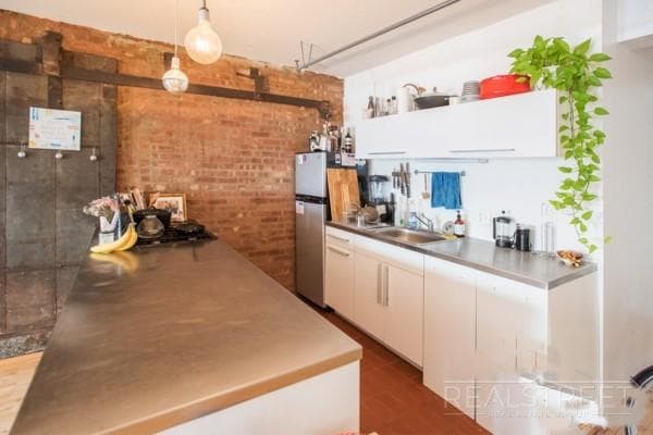 Building Photo - Spacious LOFT in Williamsburg!