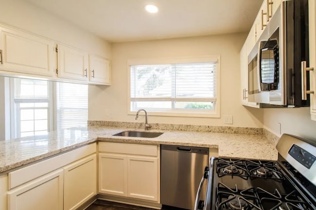 Building Photo - 16203 Mission Falls Dr