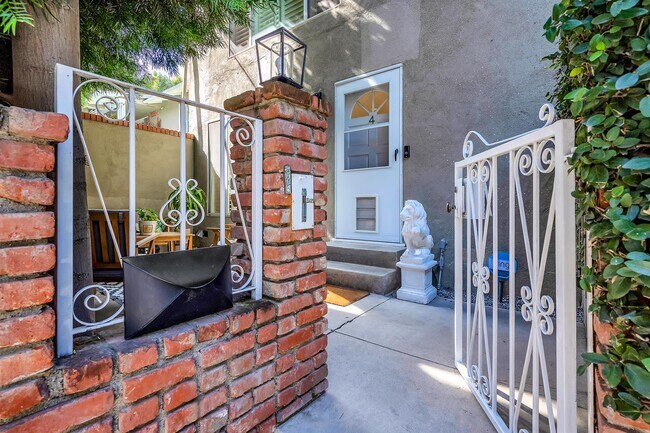 Foto del edificio - 14238 Dickens St