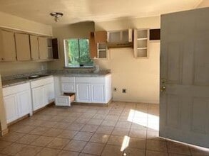 Building Photo - 2351 Desoto Dr