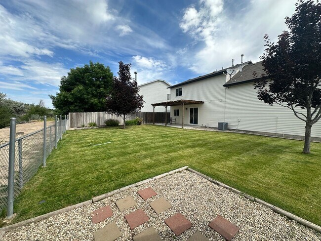 Foto del edificio - Beautiful 4 bedroom, 2.5 bath home