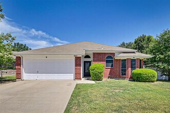 Building Photo - 907 Clear Creek Dr