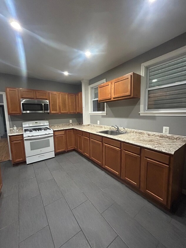 Primary Photo - 244 4th St
