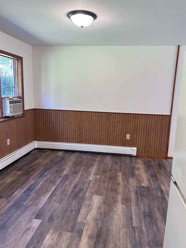 Building Photo - 607 S Rainbow Dr