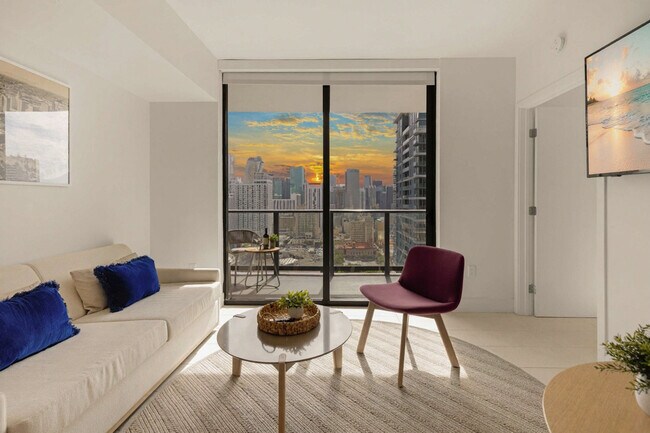 Foto del edificio - 601 NE 1st Ave